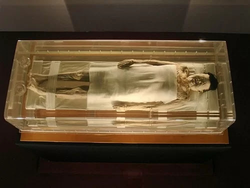 2,000-year-old mummy with intact organs