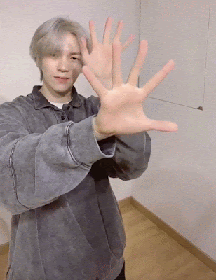 예나 지금이나 손장난에 진심인 신인아이돌 | 인스티즈