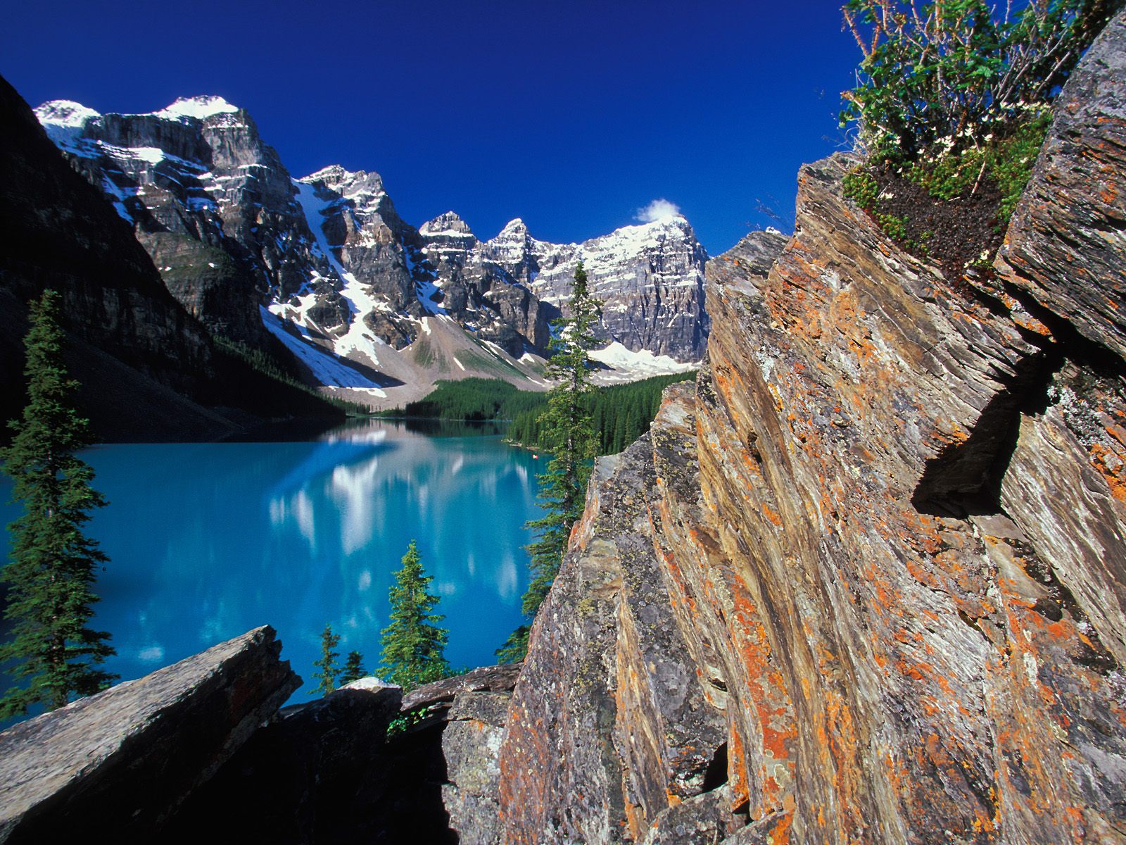 Amazing World & Fun Moraine Lake, Canada Amazing Places