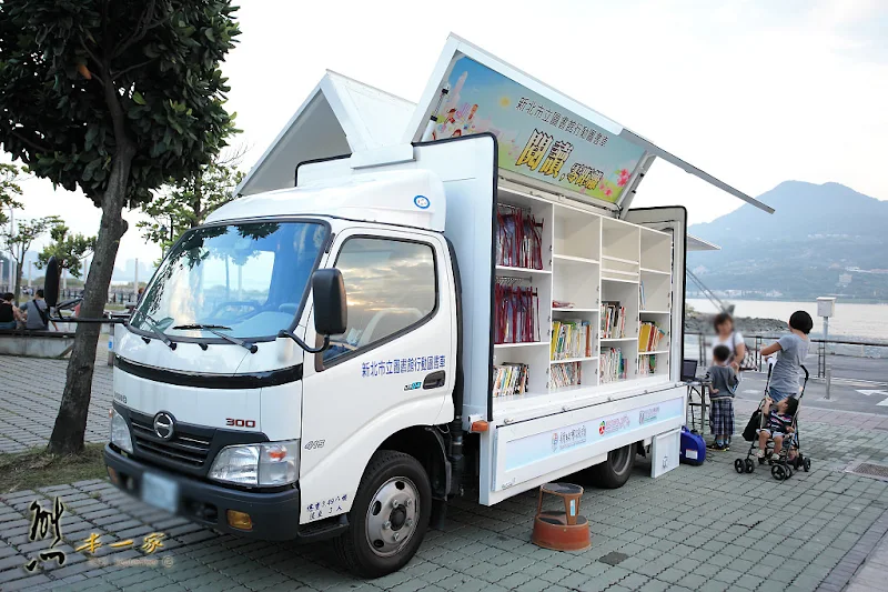 捷運關渡站搭遊輪賞景-大河之戀皇后號-仿馬克吐溫號明輪