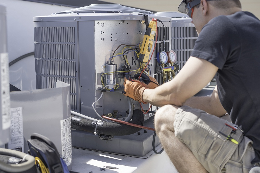 What is the role of hvac technician and salary paid to them?