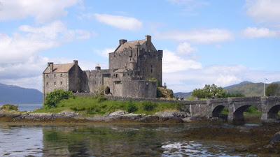 Eilean Donan Castle - Picture by The Heathers in Glenmoriston