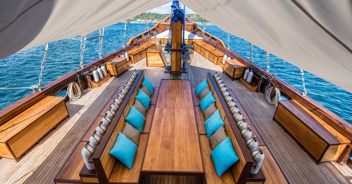 THE BEST LIVEABOARDS