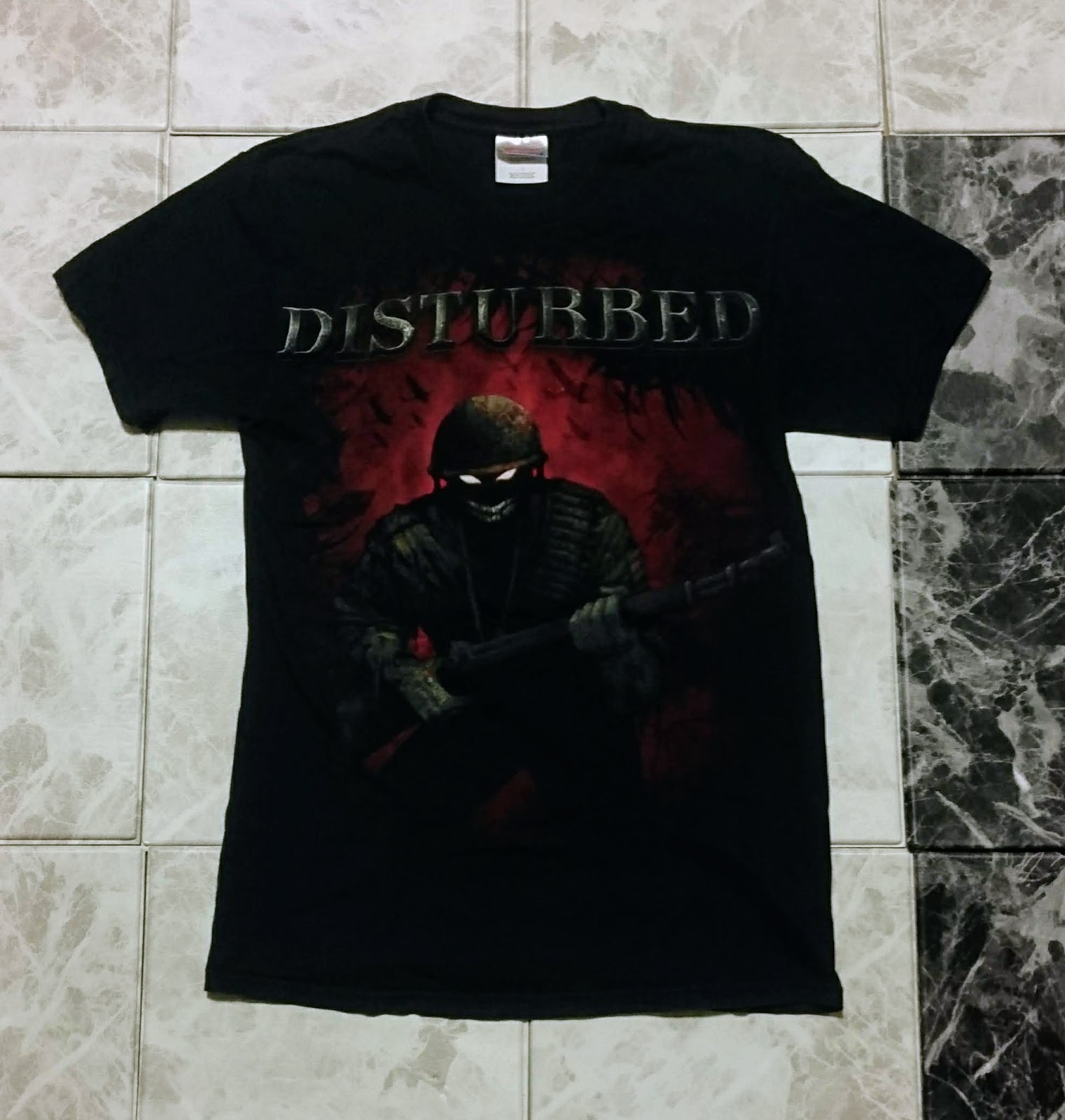 「ディスターブド」古着・ロックTシャツ(黒)の「着こなし方」を考える。 〈DISTURBED・ディスターブド〉Tシャツ・コーディネート