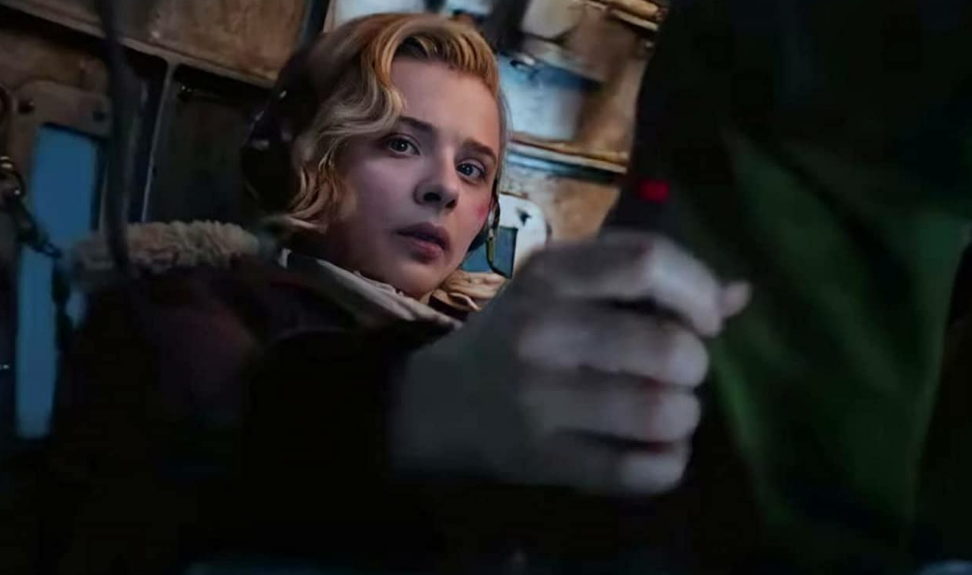 Trailer de Shadow in the Cloud Chloë Grace Moretz contra los gremlins