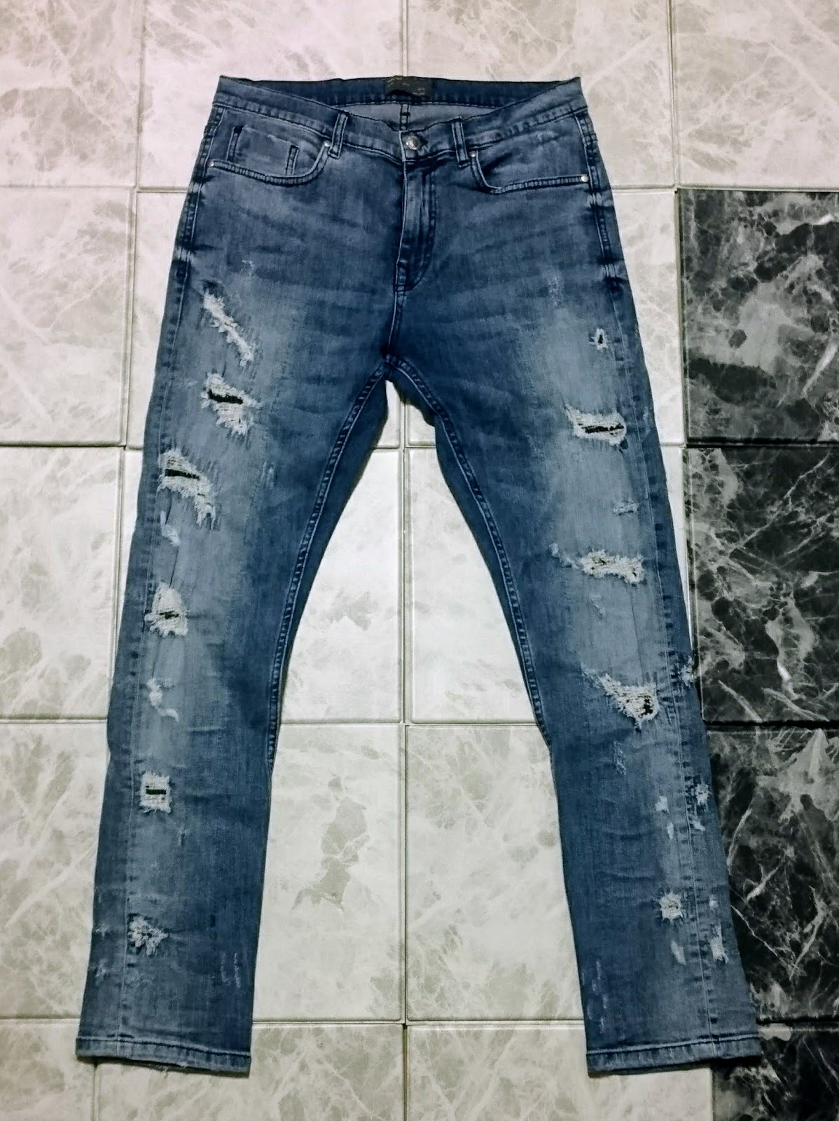 Zara Man スキニーデニム その１ のコーディネート リペア加工のジーンズの 着こなし方 を考える ザラ 商品レビュー