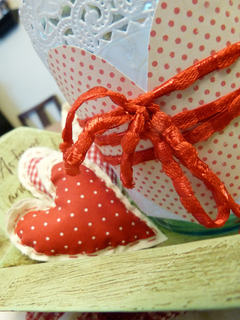 the homespun heart: Valentine Table Decor