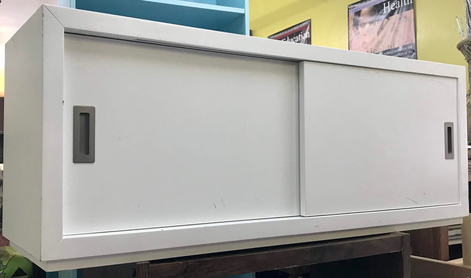 Uhuru Furniture & Collectibles 471312 White Media with