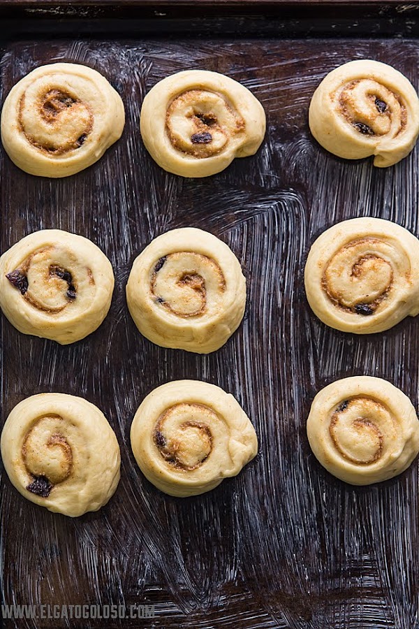 cinnamon rolls clásicos vía www.elgatogoloso.com