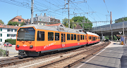 Swiss SZU Commuter train passes Giesshuebel. Photo by John Weismann (swiss commuter train)
