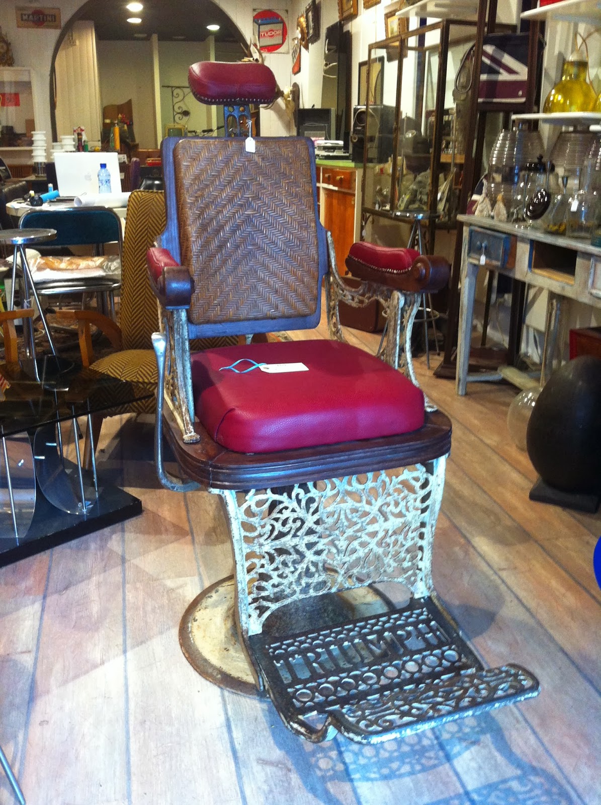 decoración vintage, antiguitatsbaraturantic sillón antiguo de barbero