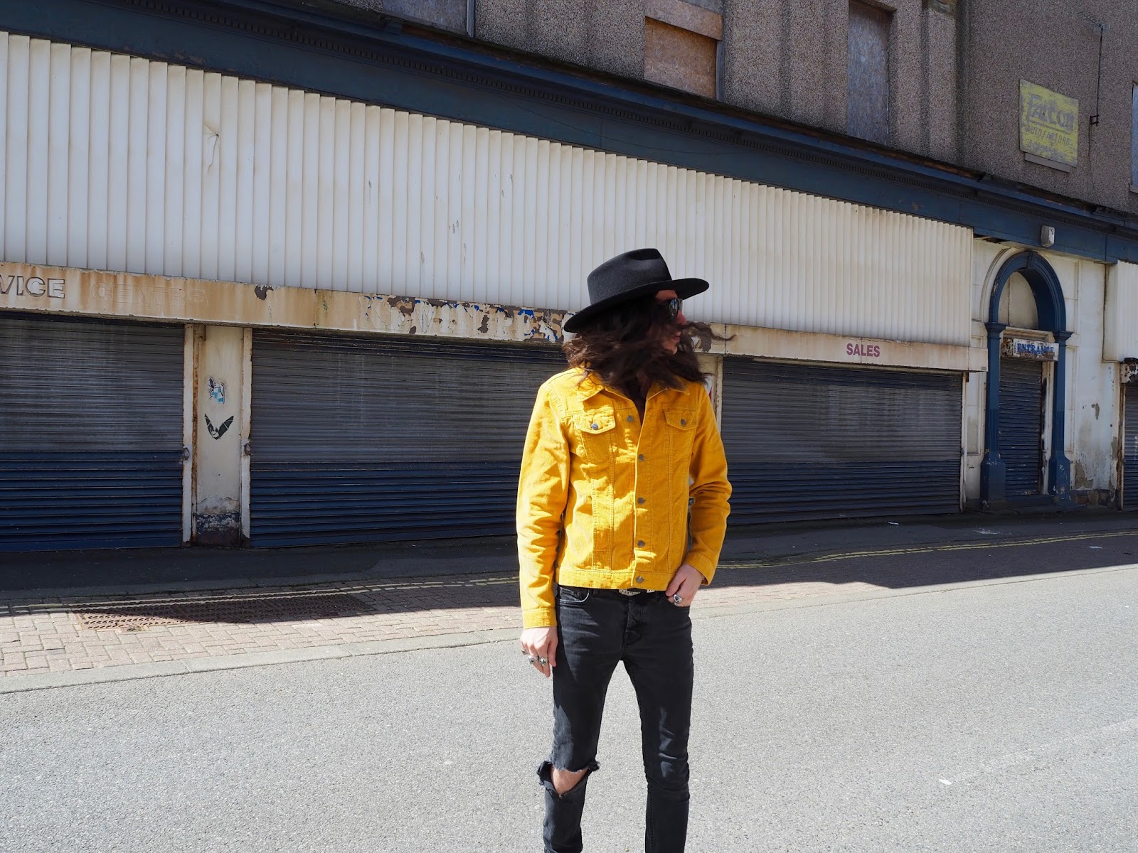 WAIT, WHAT? COLOUR? | The Unidentified Rocker