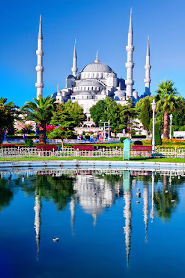 La majestuosa mesquita azul en Estambul, Turquía.