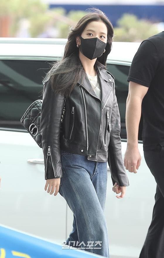 [연예] [사진]         오늘 공항출국한 귀여운 블랙핑크 로제와 지수 사진 모음 -  와이드섬