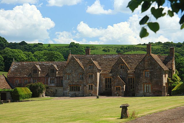 up cerne manor