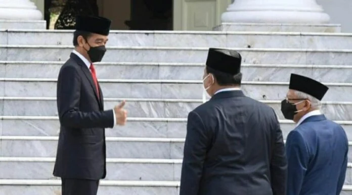 Prabowo Unggah Foto Bersama Presiden dan Wapres, Pengamat Justru Ungkap Maksud Tersembunyi Ini