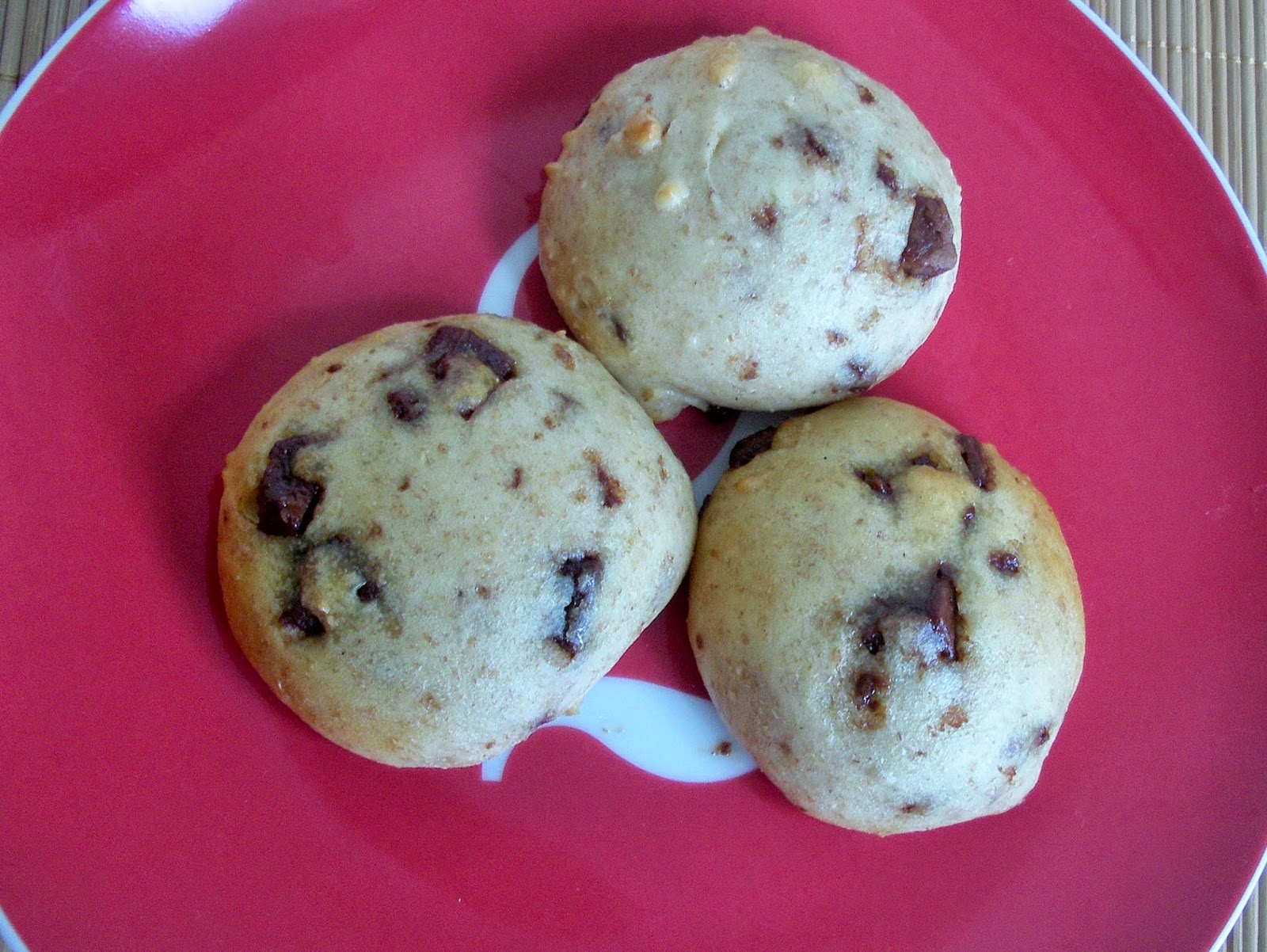KITCHEN IN THE SAND Soft "cookiebuns" with milk chocolate chunks an