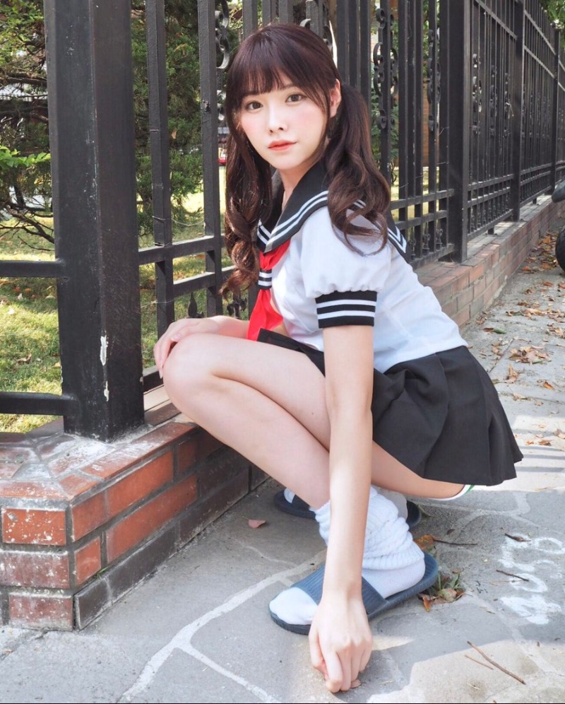 교복 입은 하시모토 아리나 - 디쁠