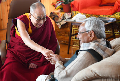 मुख्यमंत्री नीतीश ने धर्मगुरू दलाईलामा से ली आशीर्वाद, AnjNewsMedia