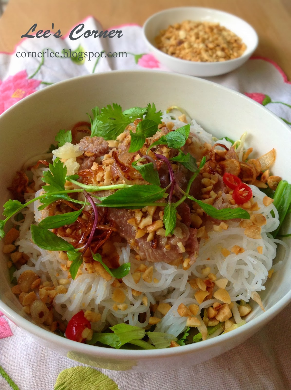 Lee's Corner ) Stirfried Beef Rice Noodle / Bún Bò Nam Bộ