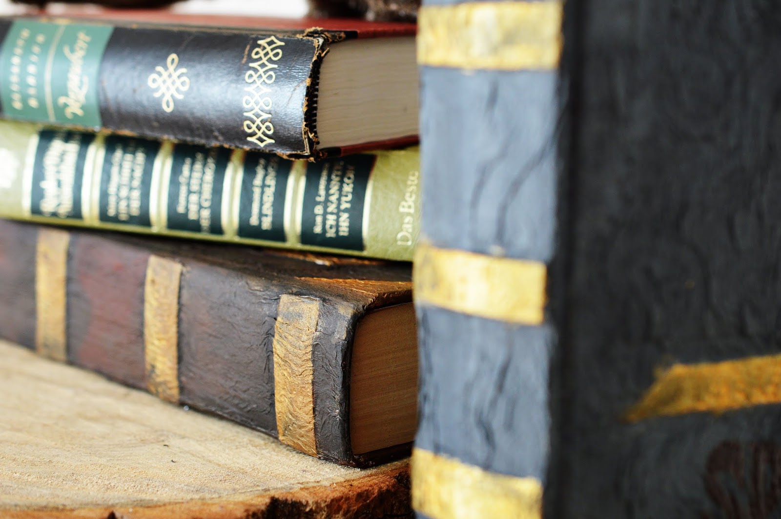 Wicked Halloween Prop DIY Papiermâché Spell Book Motte