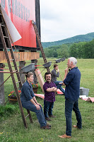 Frances McDormand, Peter Dinklage and Martin McDonagh on the set of Three Billboards Outside Ebbing, Missouri (15)