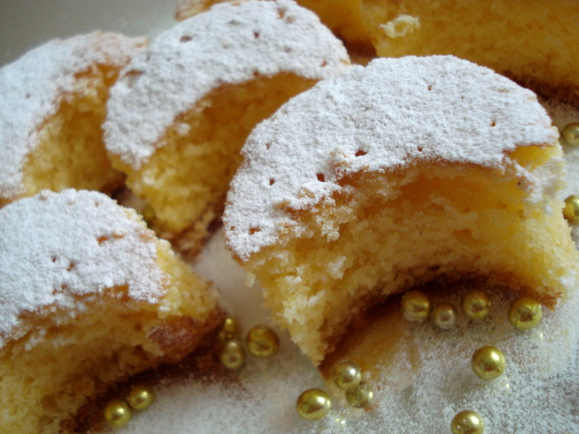 Bosa’s lemon crescents by Laka kuharica: cut with a cake mold (or a glass) into the crescent 