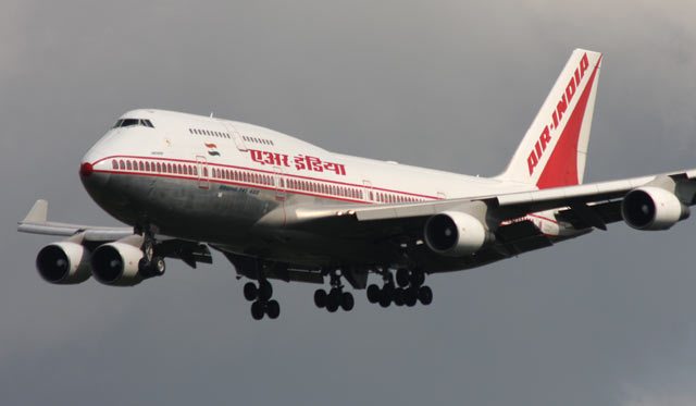 वायु परिवहन पर निबंध | Essay On Air Transport In Hindi