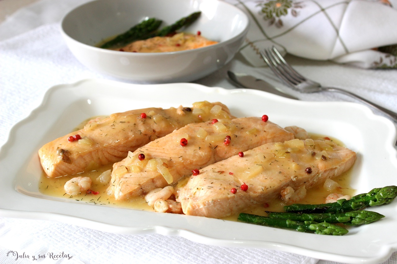 JULIA Y SUS RECETAS Salmón en salsa verde con pimienta rosa
