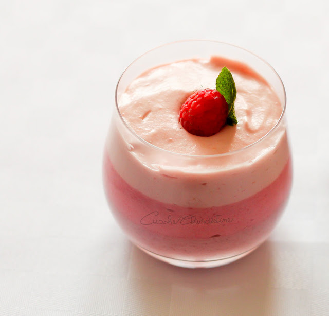 Mulberries, raspberries and strawberries mousse Mousse de fresas