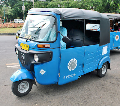  merupakan kendaraan bermotor yang beroda tiga yang banyak digunakan di Jakarta Sejarah Kendaraan Bajaj