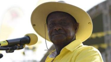 Mzee wa Miaka 70 Akamatwa kwa 'Kulipiga Mawe' Gari la Rais Museveni