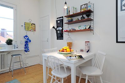 Hermosa Sala Blanca con Sofá Azul con Comedor Blanco | Cómo arreglar