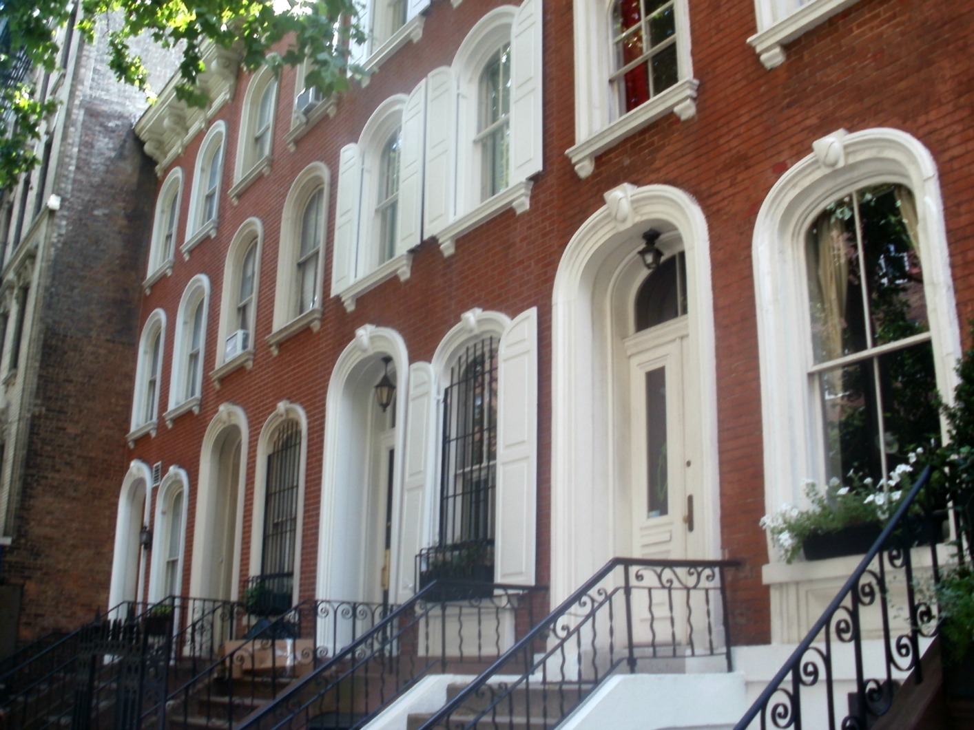 Midtown Blogger/Manhattan Valley Follies Signs of Greater and lesser