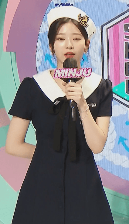 아이즈원> 마린룩 입은 음악중심 MC 김민주