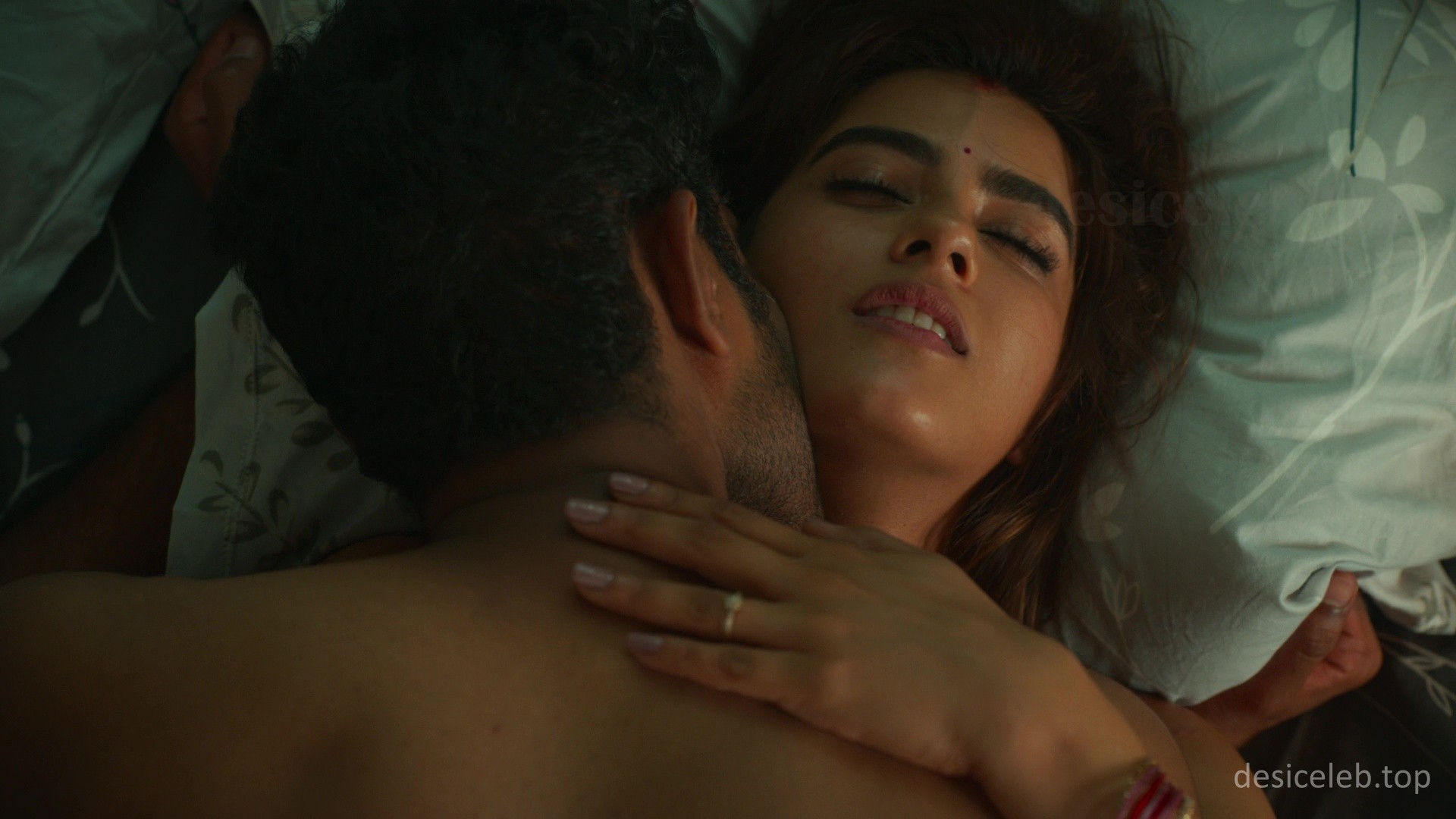 Kavya Thapar Hot Romance Scene in Ek Mini Katha, Kavya Thapar topless bath, Kavya Thapar backless nude, Kavya Thapar sex scene, Kavya Thapar moan