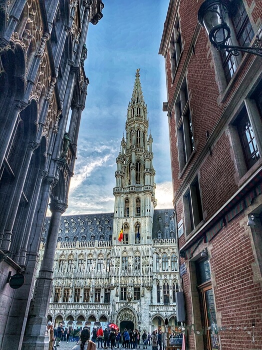 torre del ayuntamiento de Bruselas en la Gran Place
