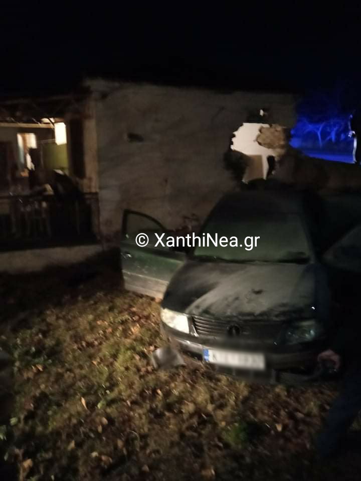 Απίστευτο: Αυτοκίνητο κατέληξε μέσα σε σπίτι στην Ξάνθη - ΦΩΤΟ