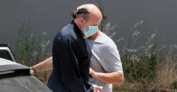 Σύλληψη ιερέα στο Αγρίνιο: Υπέρ του κατέθεσε η μητέρα των κοριτσιών που τον κατήγγειλαν για βιασμό (!) Σύλληψη ιερέα στο Αγρίνιο: Υπέρ του κατέθεσε η μητέρα των κοριτσιών που τον κατήγγειλαν για βιασμό (!)