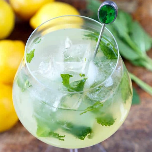Fresh Mint Lemonade #summer #drinks