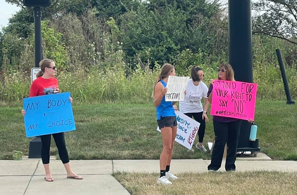 Journal de La Reyna (World News Today) Karens Protest Mask Mandates In