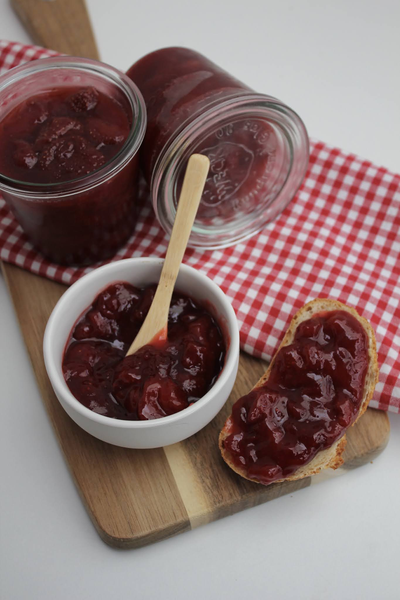 Erdbeermarmelade mit Stückchen - auf türkische Art
