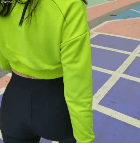 길거리를 걸어가는 레깅스녀 뒤태 - 디쁠