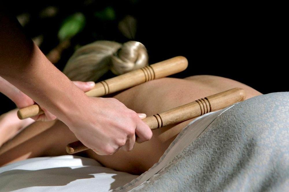 Massage stick. Массаж бамбуковыми палочками. Креольский массаж бамбуковыми палочками. Палочки для массажа. Бамбуковые палки для массажа.