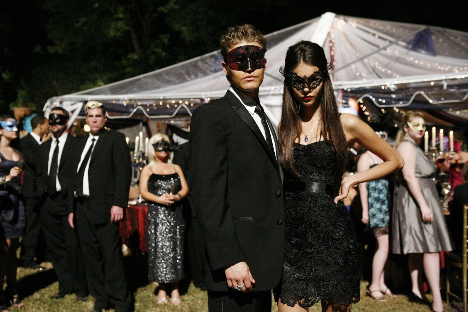 SNEAK PEEK : The Vampire Diaries: Masquerade