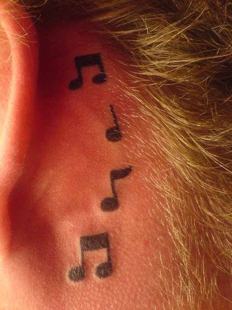 Tatuagens femininas para as orelhas Tatuagens femininas para as orelhas