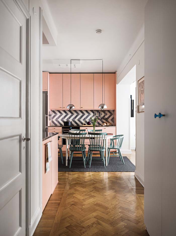 Värikästä pintaa ja yksityiskohtaa