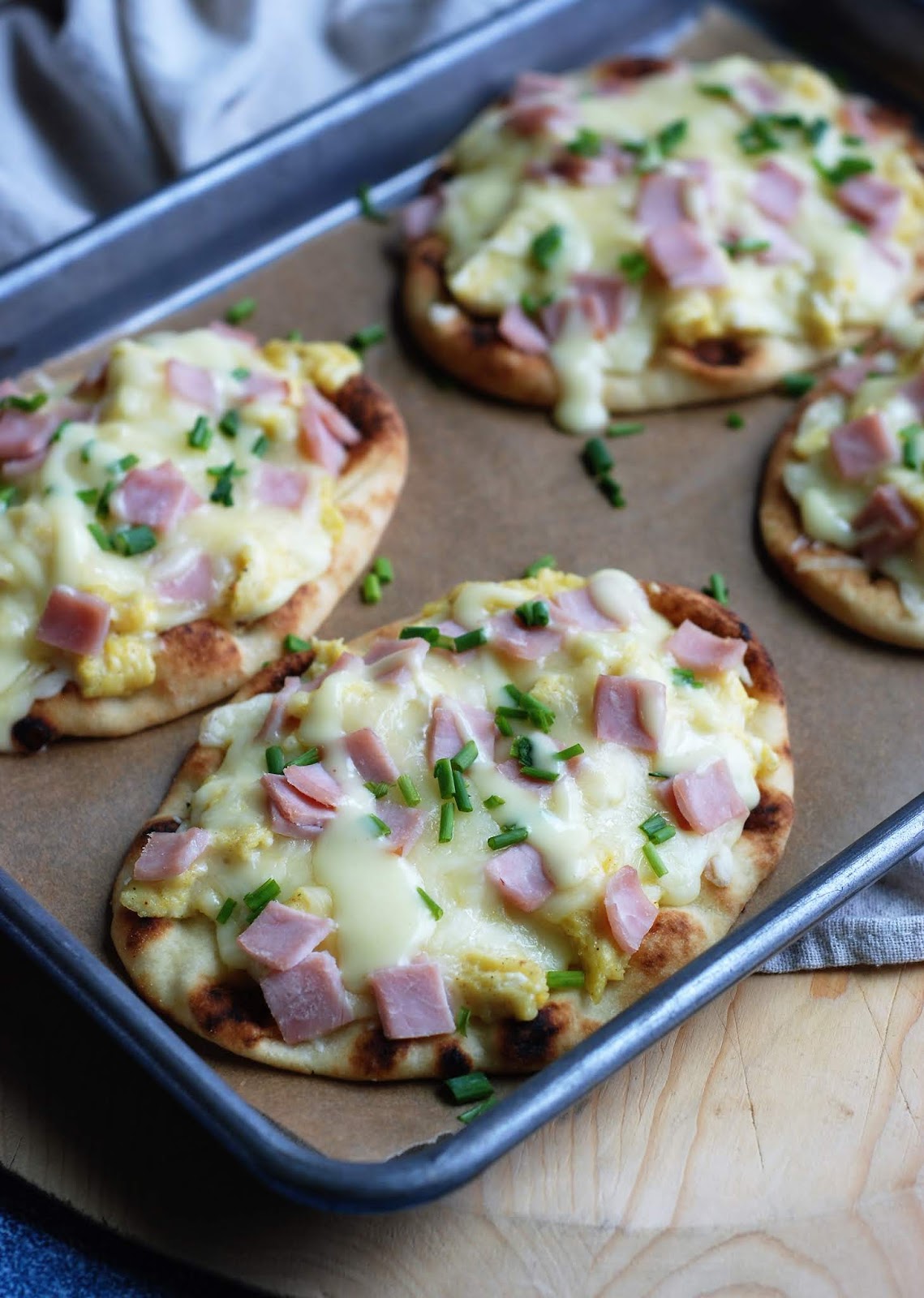 Fleur DeLectable Eggs Benedict Mini Naan Pizzas