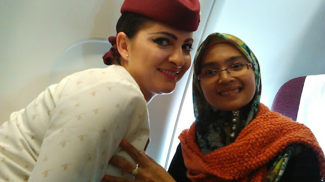 Qatar Business Class Stewardess Qatar Business Class Stewardess