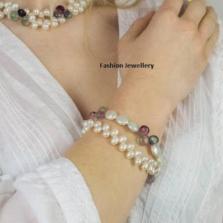 White Pearl Fashion Bracelet Necklace.